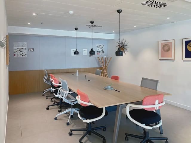 Kantoor te huur in La Vila Olímpica del Poblenou, Barcelona stad met garage - € 2.278 (Ref: 9810291)