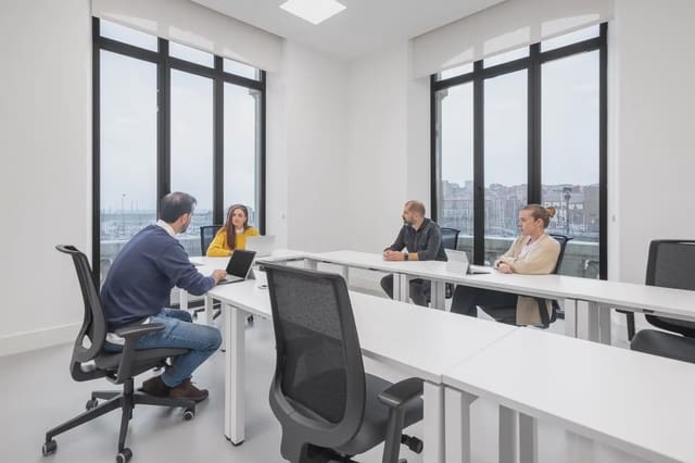 Biuro do wynajęcia w Centro Urbano, Gijón z garażem - 3 057 € (Ref: 9810322)
