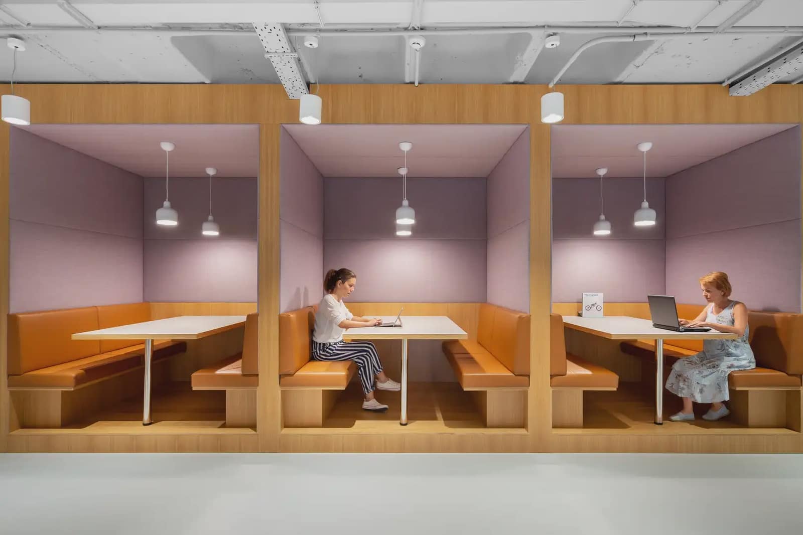 Office for rent in Seville city with garage - € 939 (Ref: 9810327)