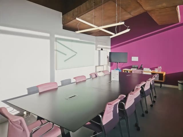 Kantoor te huur in Cuatro Caminos, Madrid stad met garage - € 109 (Ref: 9810345)