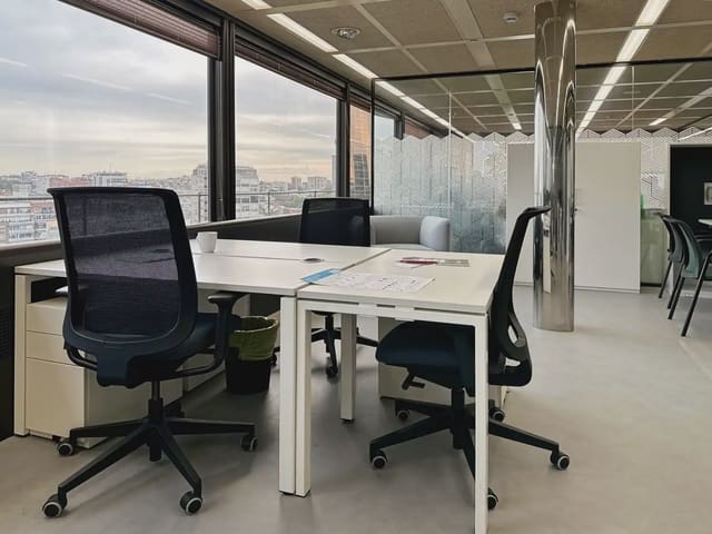 Kantoor te huur in Cuatro Caminos, Madrid stad met garage - € 109 (Ref: 9810345)
