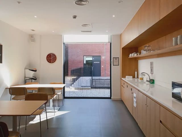 Kantoor te huur in El Poblenou, Barcelona stad met garage - € 109 (Ref: 9810347)
