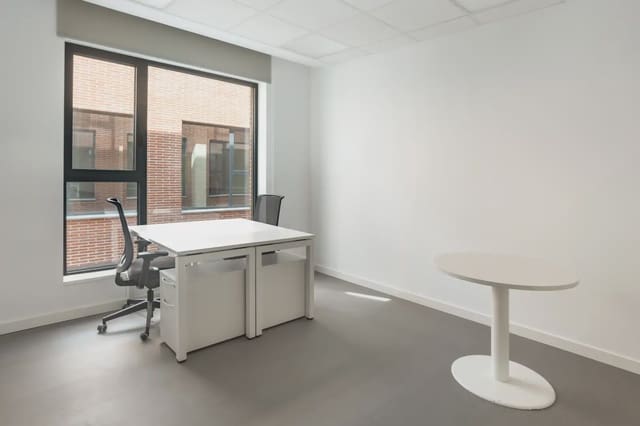 Kantoor te huur in El Poblenou, Barcelona stad met garage - € 109 (Ref: 9810347)
