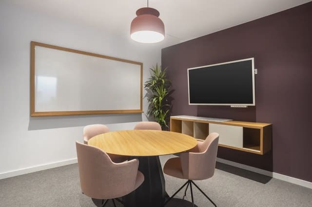 Kantoor te huur in El Poblenou, Barcelona stad met garage - € 109 (Ref: 9810347)