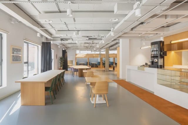 Kantoor te huur in El Poblenou, Barcelona stad met garage - € 129 (Ref: 9810353)
