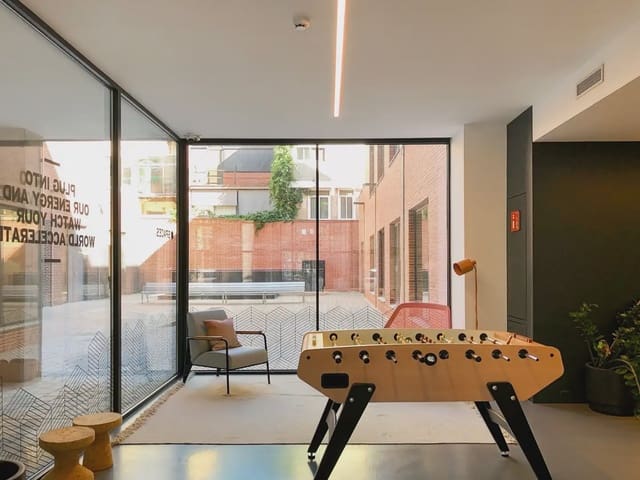 Kantoor te huur in El Poblenou, Barcelona stad met garage - € 129 (Ref: 9810353)