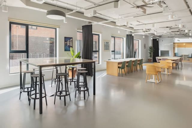 Kontor til leie i El Poblenou, Barcelona by med garasje - € 349 (Ref: 9810355)