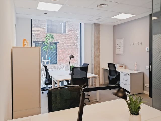 Kantoor te huur in El Poblenou, Barcelona stad met garage - € 2.127 (Ref: 9810457)