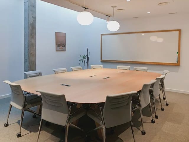 Oficina en El Poblenou, Barcelona ciudad en alquiler con garaje - 459 € (Ref: 9810461)