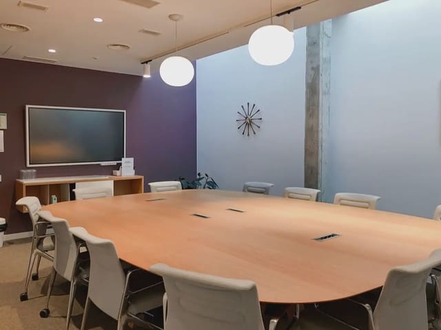 Kontor til leie i El Poblenou, Barcelona by med garasje - € 918 (Ref: 9810462)