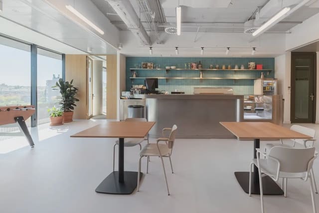 Kantoor te huur in Valdefuentes, Madrid stad met garage - € 9.351 (Ref: 9810474)