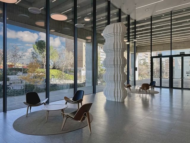 Biuro do wynajęcia w Valdefuentes, Miasto Madryt z garażem - 135 € (Ref: 9810481)