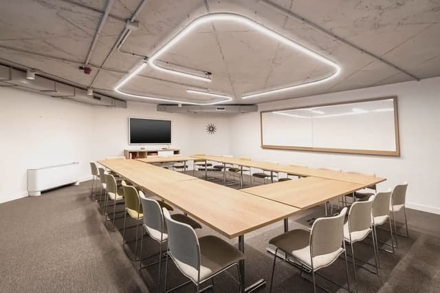 Kantoor te huur in L'Antiga Esquerra de L'Eixample, Barcelona stad met garage - € 18.247 (Ref: 9810494)