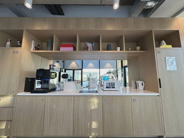 Bureau à louer à Valdefuentes, Madrid ville avec garage - 429 € (Ref: 9810501)