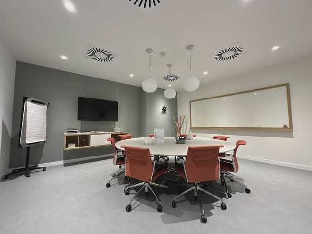 Büro zu vermieten in Valdefuentes, Madrid Stadt mit Garage - 189 € (Ref: 9810506)