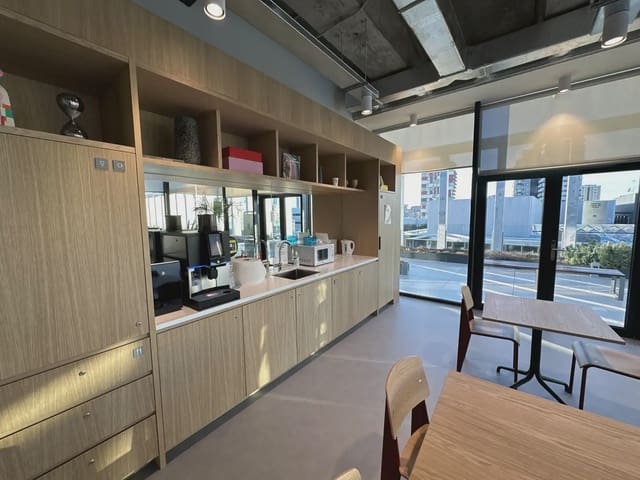 Büro zu vermieten in Valdefuentes, Madrid Stadt mit Garage - 189 € (Ref: 9810506)