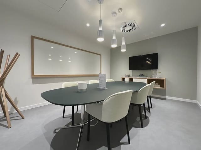 Biuro do wynajęcia w Valdefuentes, Miasto Madryt z garażem - 659 € (Ref: 9810507)