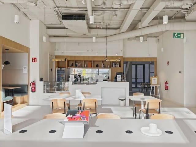 Kontor til leie i Simancas, Madrid by med garasje - € 109 (Ref: 9810524)