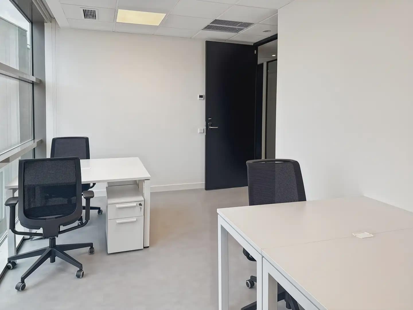 Kontor til leie i Madrid by med garasje - € 938 (Ref: 9810529)