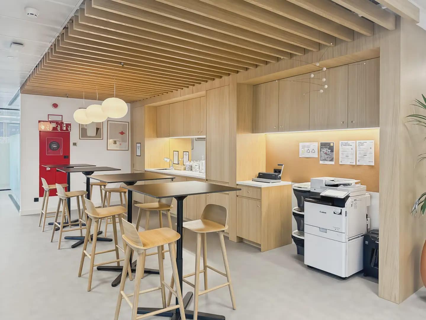 Kontor att hyra i Barcelona stad med garage - 145 € (Ref: 9810530)