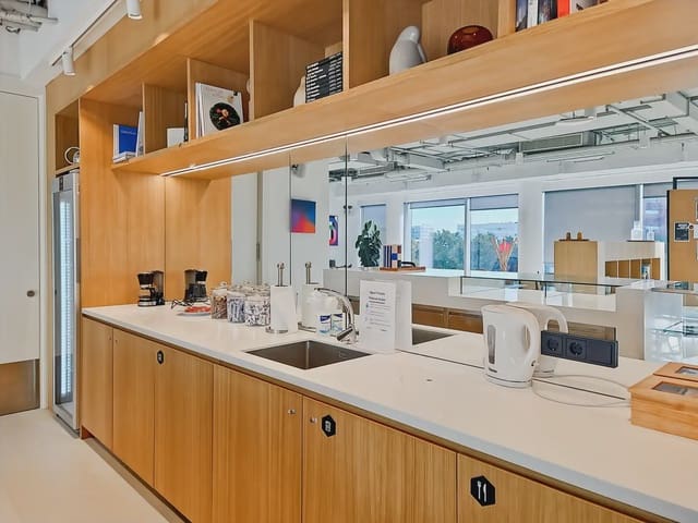 Kantoor te huur in La Marina de Port, Barcelona stad met garage - € 189 (Ref: 9810533)