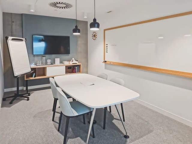Kantoor te huur in La Marina de Port, Barcelona stad met garage - € 1.258 (Ref: 9810534)