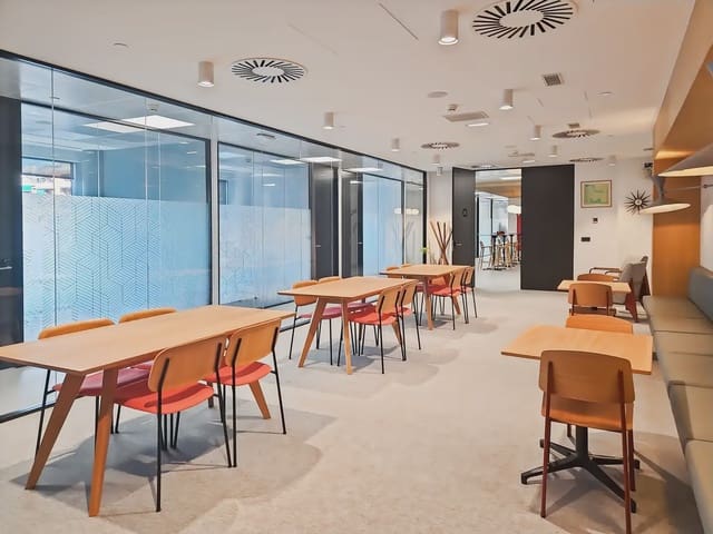 Toimisto vuokrattavana paikassa La Marina de Port, Barcelona kaupunki mukana 
autotalli - 259 € (Ref: 9810537)