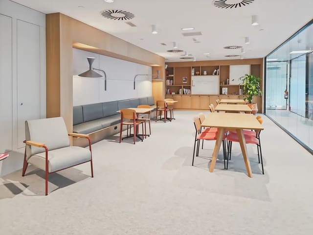 Kantoor te huur in La Marina de Port, Barcelona stad met garage - € 1.079 (Ref: 9810539)