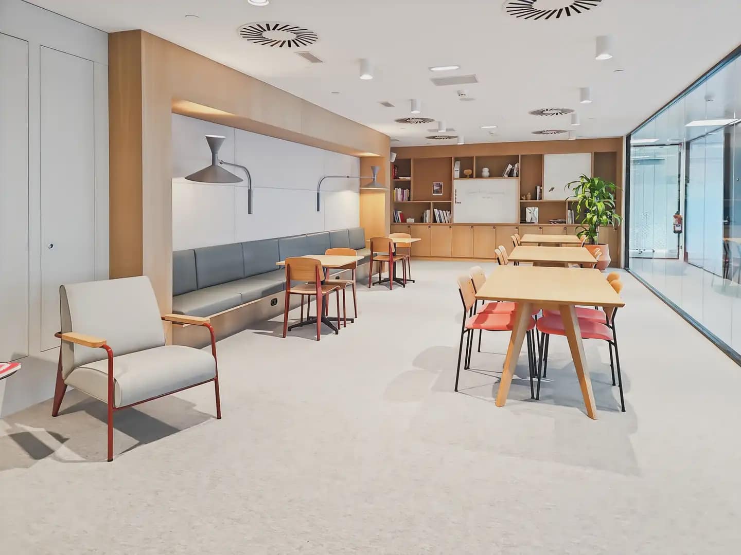 Kontor til leie i Barcelona by med garasje - € 739 (Ref: 9810541)