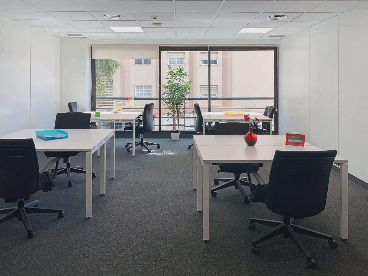 Office for rent in Marbella with garage - € 10,046 (Ref: 9810571)