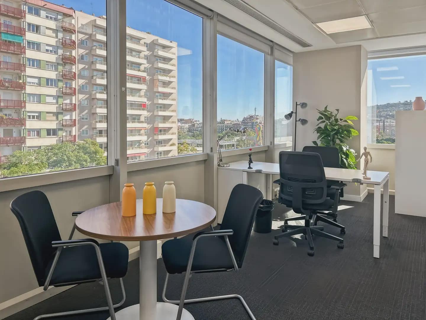 Kontor til leie i Barcelona by med garasje - € 17 684 (Ref: 9810582)