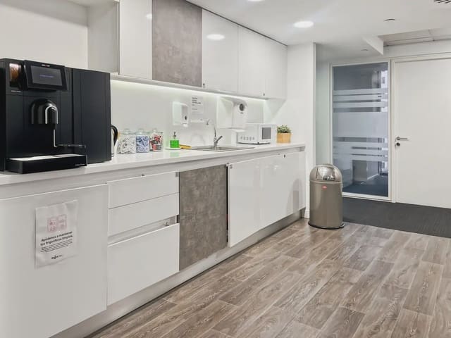 Escritório para arrendar em Castillejos, Madrid cidade com garagem - 27 956 € (Ref: 9810589)