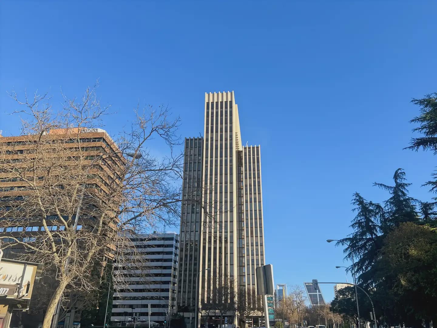 Bureau à louer à Madrid ville avec garage - 27 956 € (Ref: 9810589)