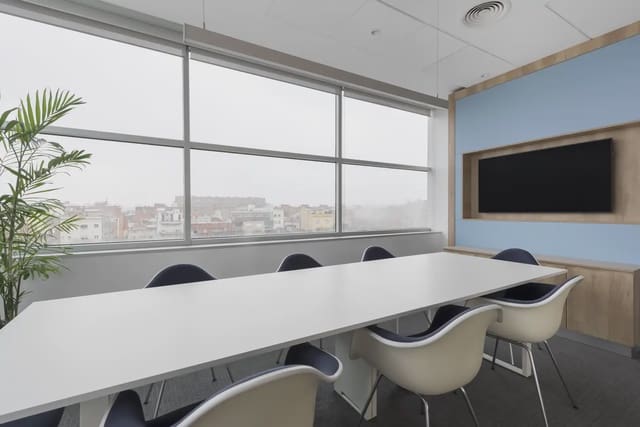 Kontor til leie i Cornellà de Llobregat med garasje - € 12 233 (Ref: 9810591)