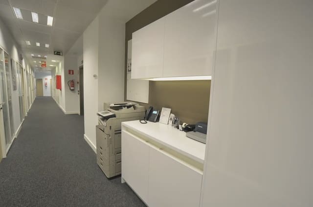 Ufficio da affittare in Valdefuentes, Madrid città con garage - 16.333 € (Rif: 9810595)