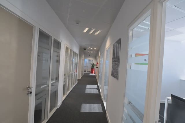 Ufficio da affittare in Valdefuentes, Madrid città con garage - 16.333 € (Rif: 9810595)