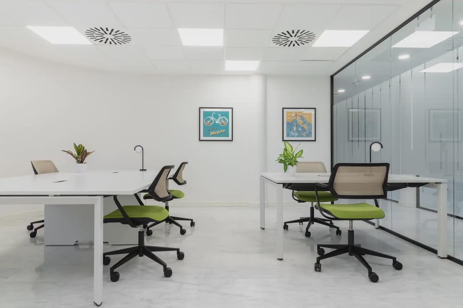 Bureau à louer à Alicante ville avec garage - 17 685 € (Ref: 9810597)