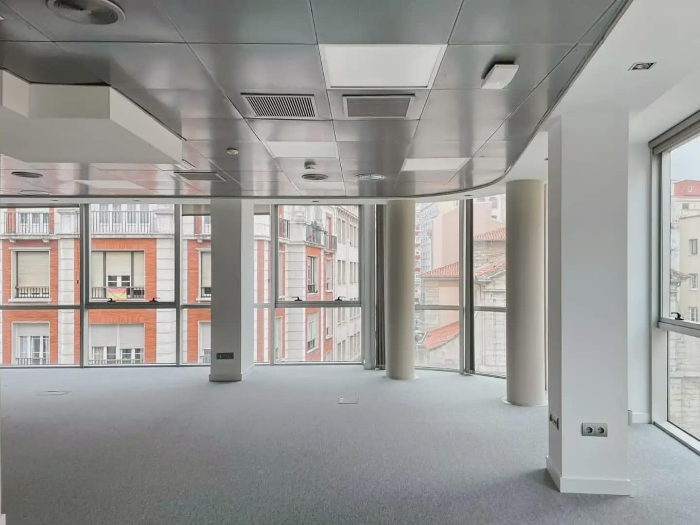 Ufficio da affittare in Santander con garage - 17.047 € (Rif: 9810598)