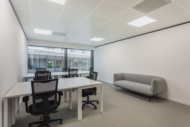 Bureau à louer à Nueva España, Madrid ville avec garage - 28 886 € (Ref: 9810601)