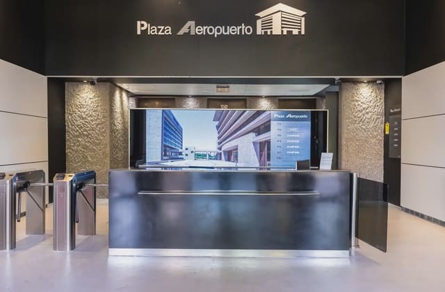 Kantoor te huur in Aeropuerto, Madrid stad met garage - € 11.248 (Ref: 9810609)