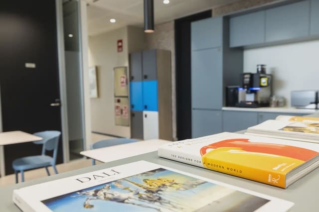 Kantoor te huur in Aeropuerto, Madrid stad met garage - € 11.248 (Ref: 9810609)