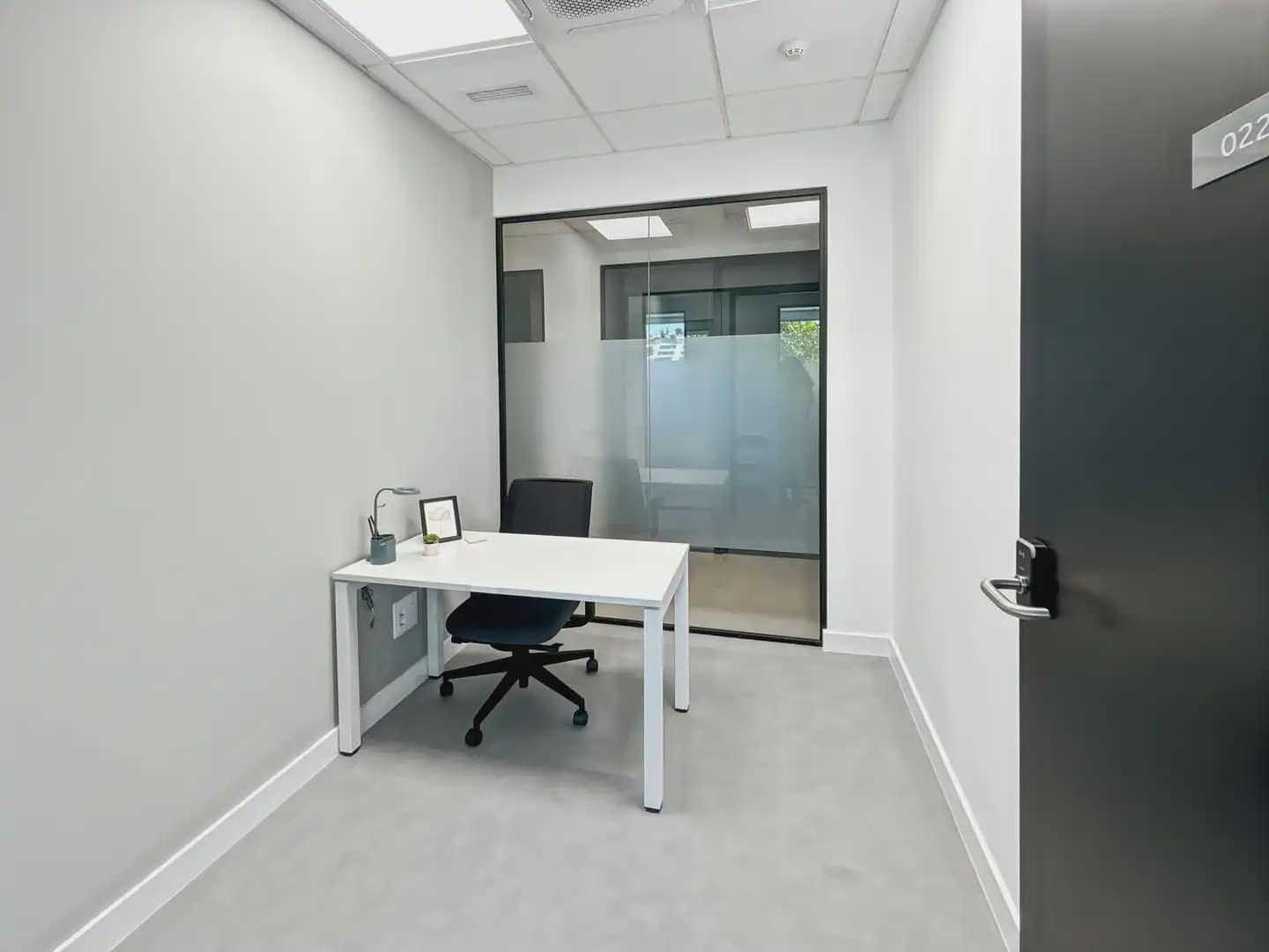 Kontor til leie i Camas med garasje - € 9 969 (Ref: 9810619)