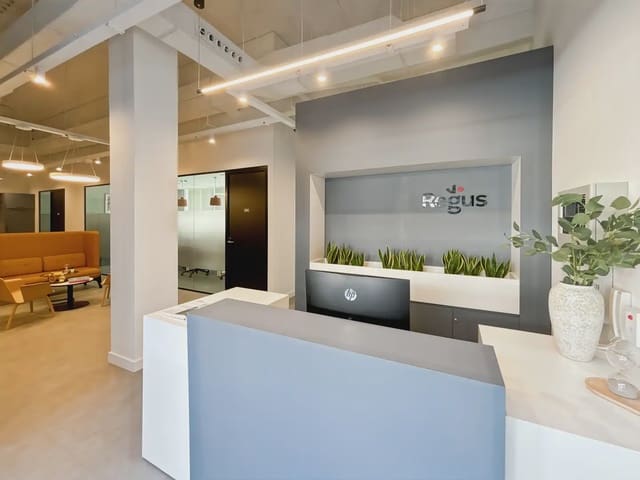 Kontor til leie i Camas med garasje - € 9 969 (Ref: 9810619)