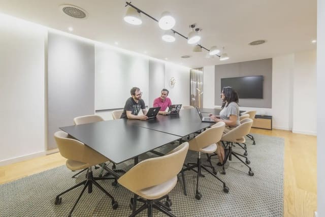 Bureau à louer à Jerónimos, Madrid ville avec garage - 21 174 € (Ref: 9810626)