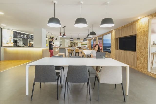 Bureau à louer à Jerónimos, Madrid ville avec garage - 21 174 € (Ref: 9810626)