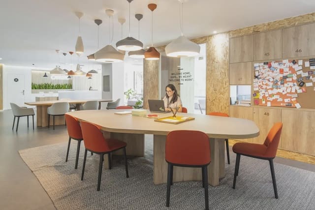 Bureau à louer à Jerónimos, Madrid ville avec garage - 21 174 € (Ref: 9810626)