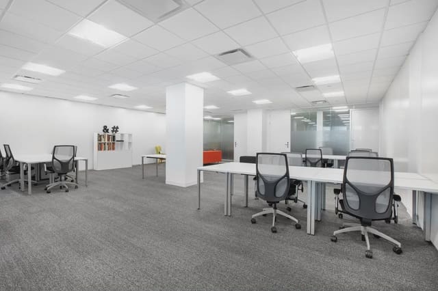 Kontor att hyra i Les Corts, Barcelona stad med garage - 189 € (Ref: 9810651)