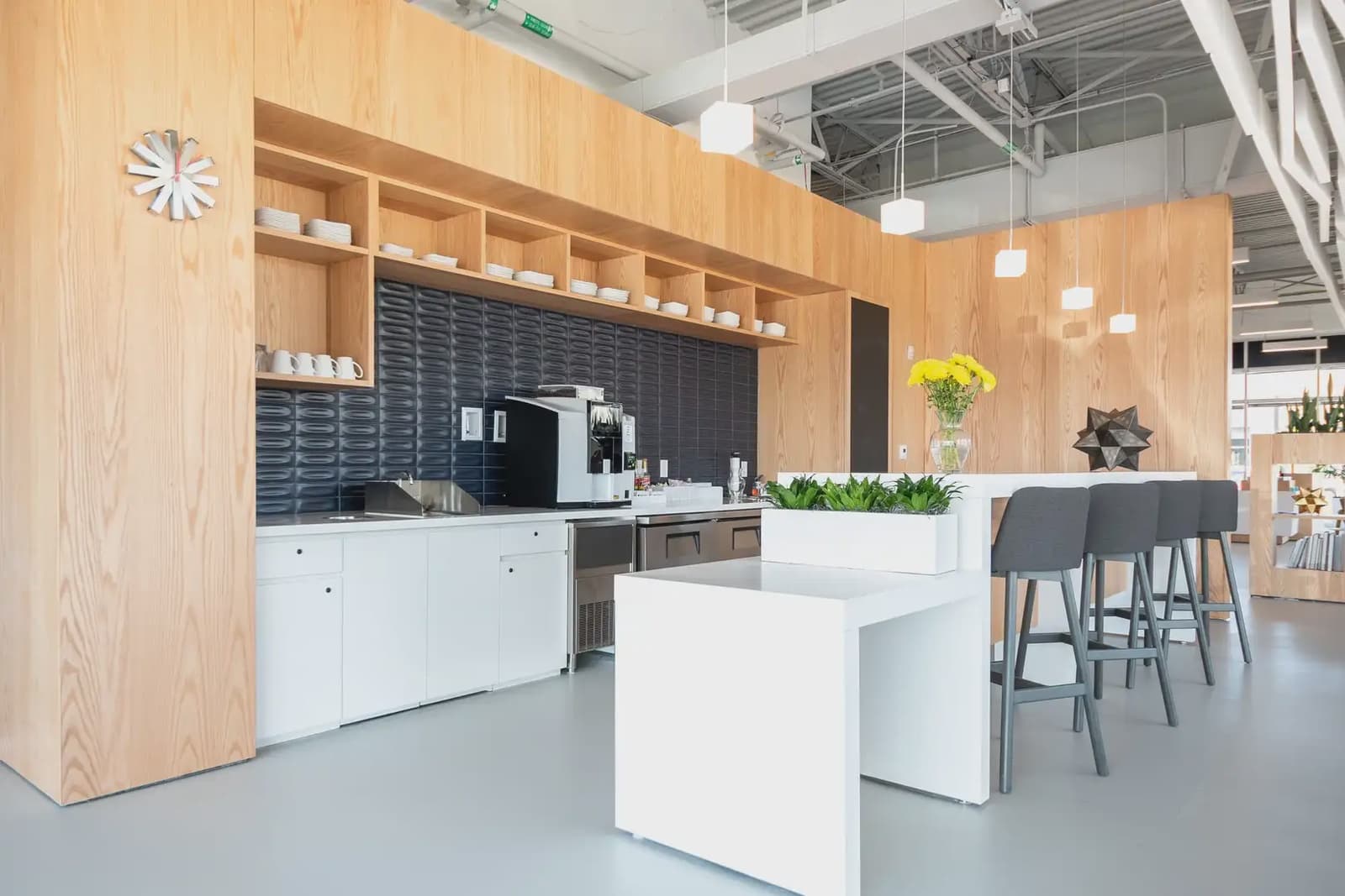 Office for rent in Barcelona city with garage - € 699 (Ref: 9810653)