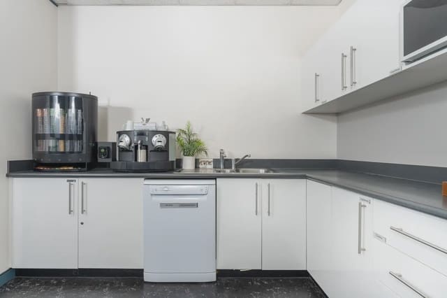 Toimisto vuokrattavana paikassa Castellana, Madrid kaupunki mukana 
autotalli - 446 € (Ref: 9810737)