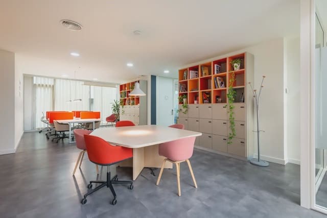 Kontor att hyra i Les Corts, Barcelona stad med garage - 155 € (Ref: 9810768)